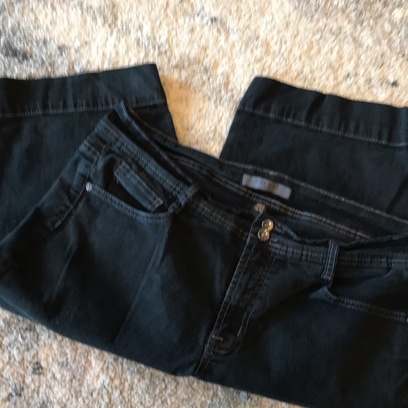 Nine West Lightweight Black Denim Capris - Picture 2 of 6
